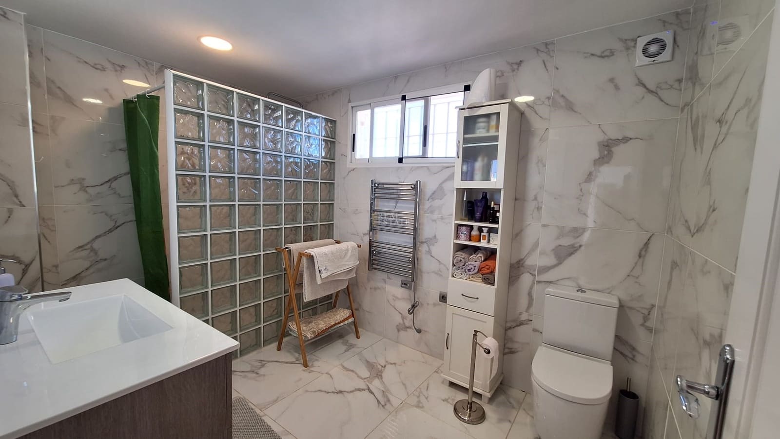 4 soveværelse Villa til salg i Alfaz del Pi / L'Alfas del Pi med swimmingpool garage - € 495.000 (Ref: 9570244)