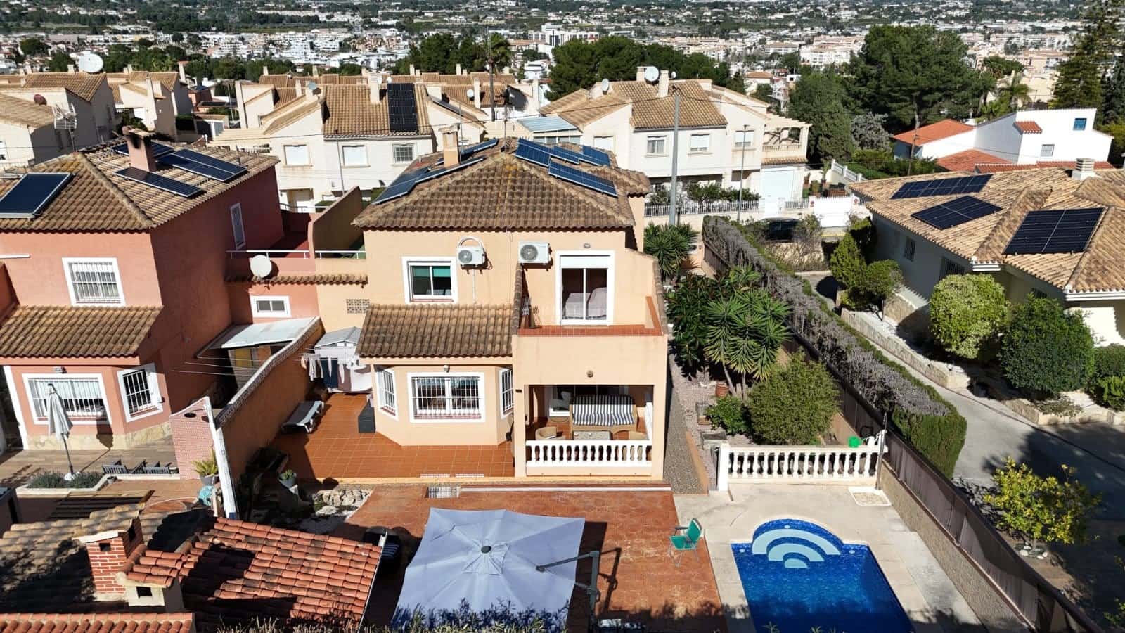 4 soveværelse Villa til salg i Alfaz del Pi / L'Alfas del Pi med swimmingpool garage - € 495.000 (Ref: 9570244)