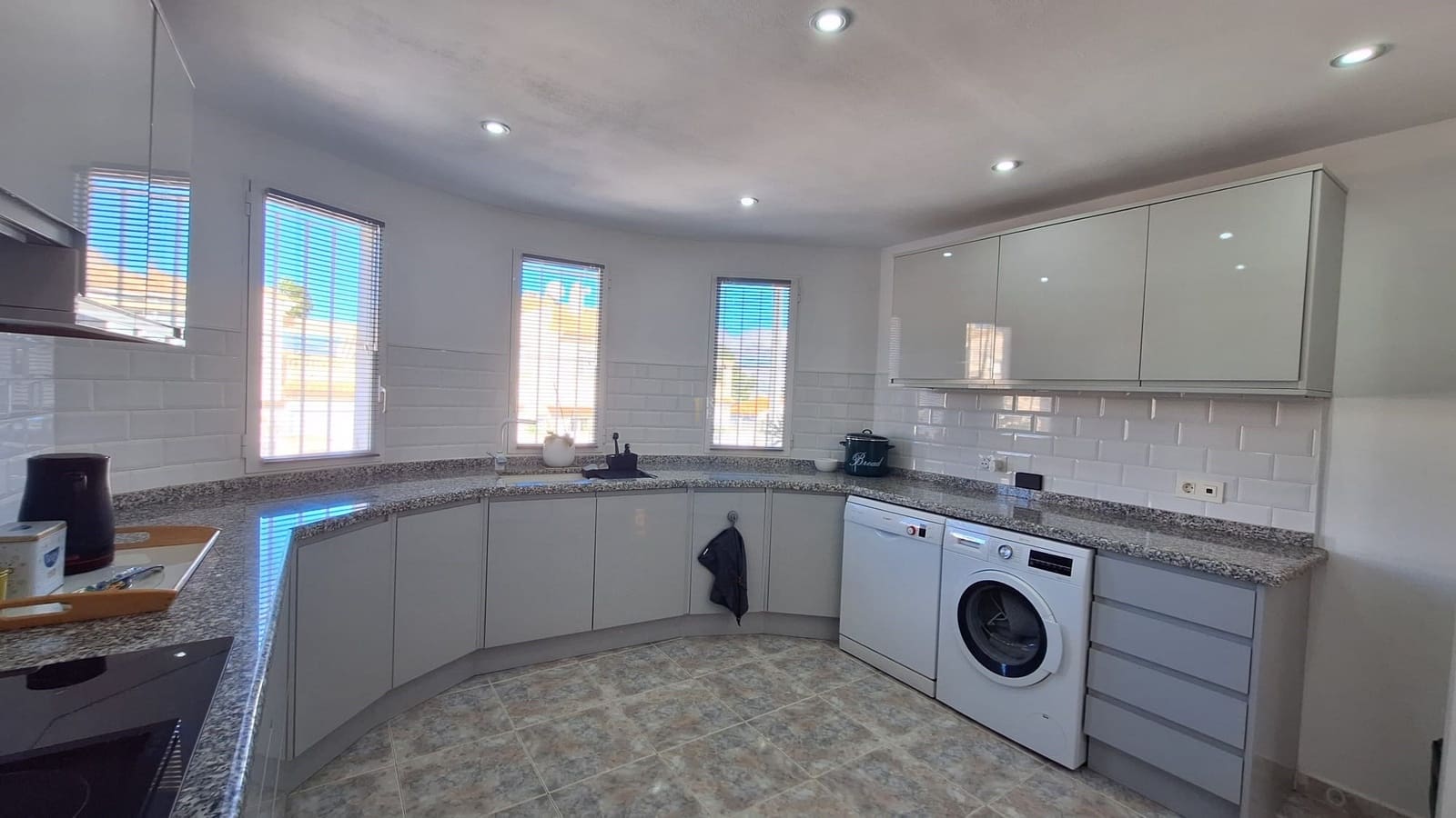 4 soveværelse Villa til salg i Alfaz del Pi / L'Alfas del Pi med swimmingpool garage - € 495.000 (Ref: 9570244)