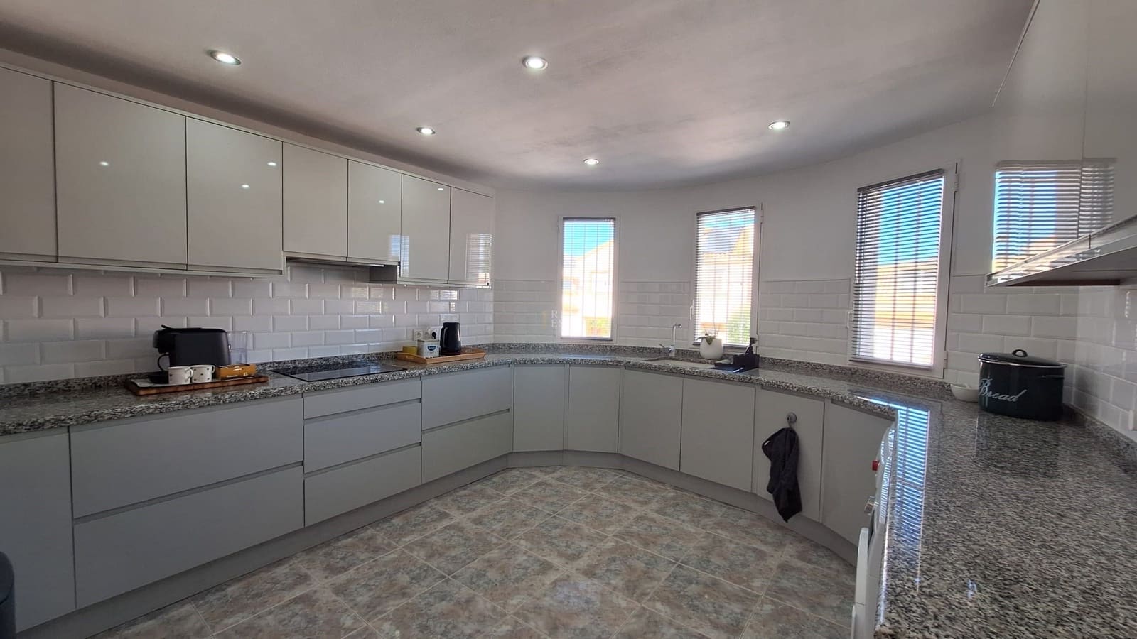 4 soveværelse Villa til salg i Alfaz del Pi / L'Alfas del Pi med swimmingpool garage - € 495.000 (Ref: 9570244)