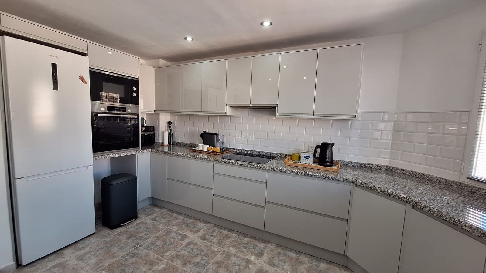 4 soveværelse Villa til salg i Alfaz del Pi / L'Alfas del Pi med swimmingpool garage - € 495.000 (Ref: 9570244)