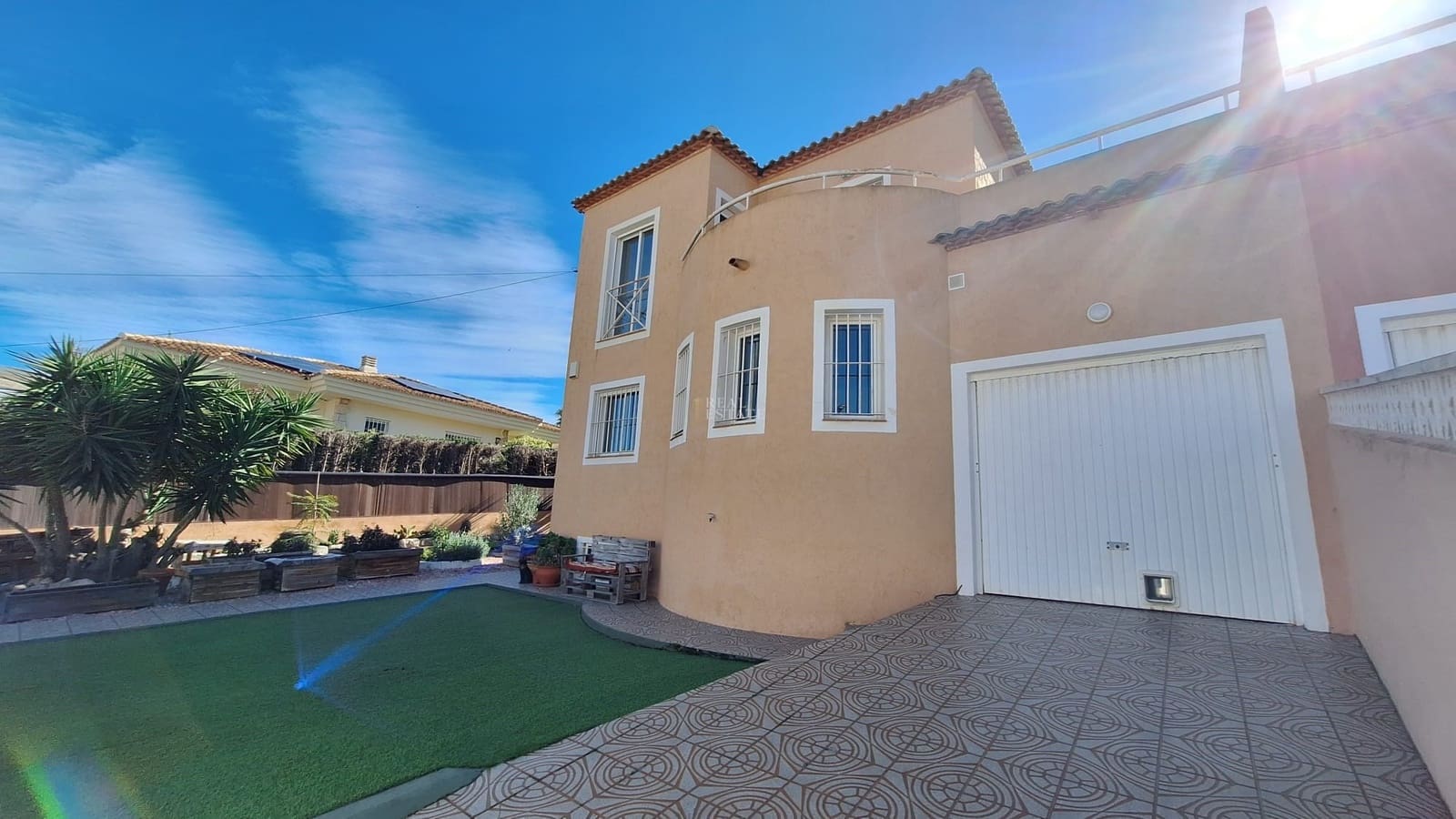 4 soveværelse Villa til salg i Alfaz del Pi / L'Alfas del Pi med swimmingpool garage - € 495.000 (Ref: 9570244)