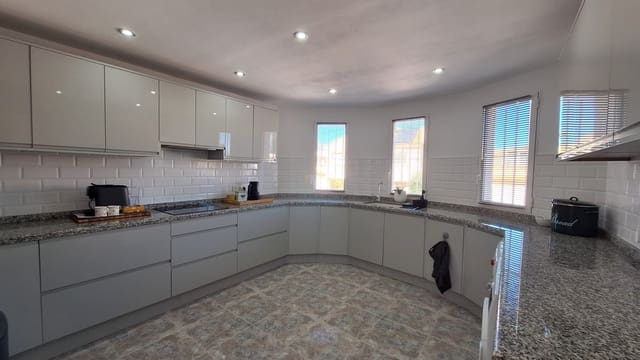 4 soveværelse Villa til salg i Alfaz del Pi / L'Alfàs del Pi med swimmingpool garage - € 495.000 (Ref: 9570244)