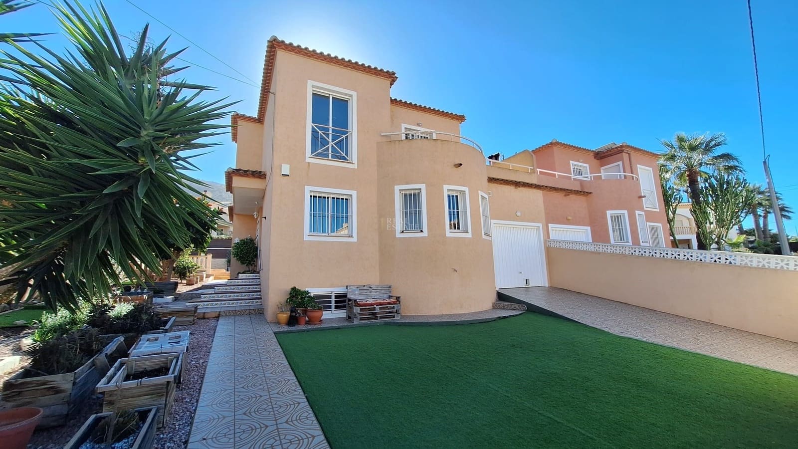 4 soveværelse Villa til salg i Alfaz del Pi / L'Alfas del Pi med swimmingpool garage - € 495.000 (Ref: 9570244)