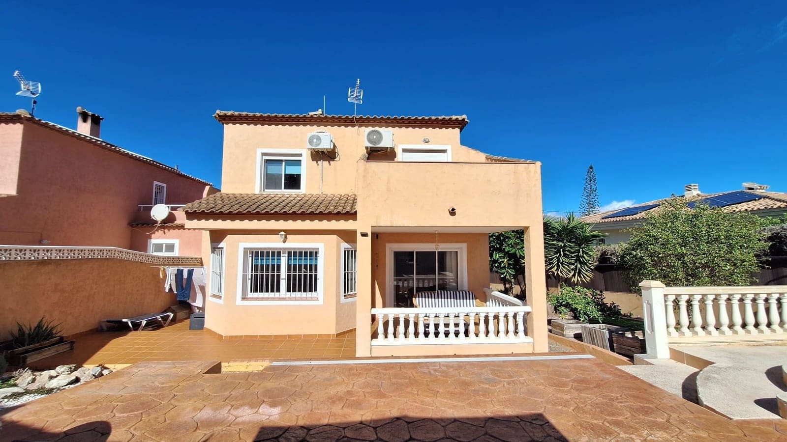 4 soveværelse Villa til salg i Alfaz del Pi / L'Alfas del Pi med swimmingpool garage - € 495.000 (Ref: 9570244)