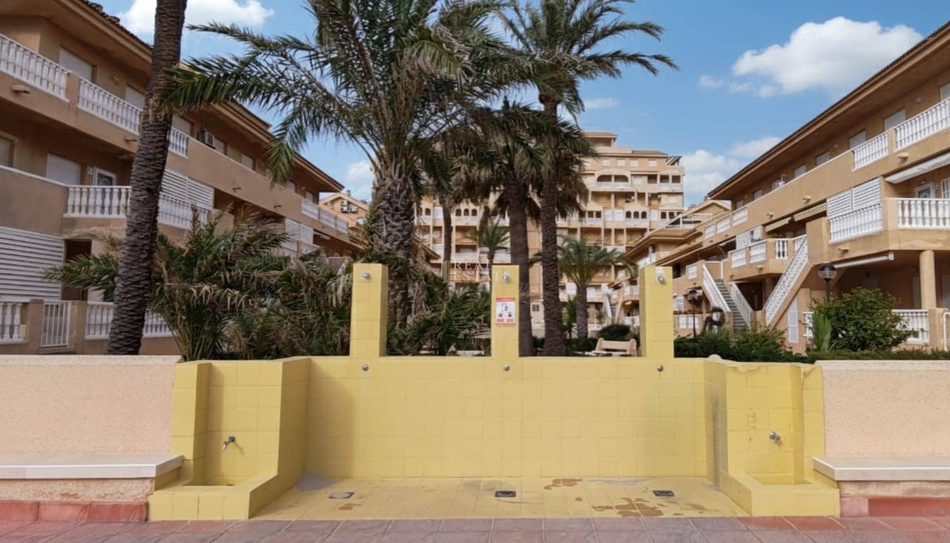 3 Zimmer Apartment zu verkaufen in La Manga del Mar Menor mit Pool Garage - 175.000 € (Ref: 9575018)