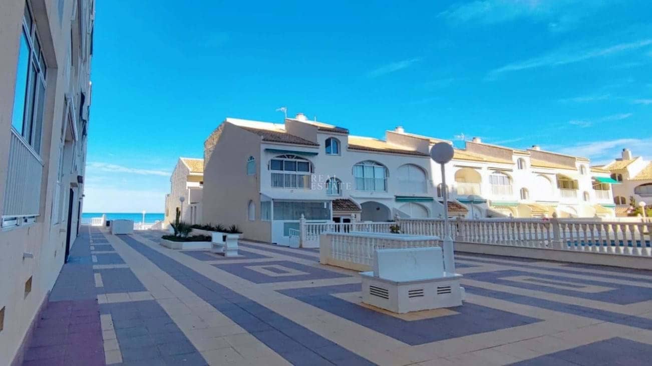2 chambre Appartement à vendre à La Manga del Mar Menor avec piscine garage - 160 000 € (Ref: 9575130)