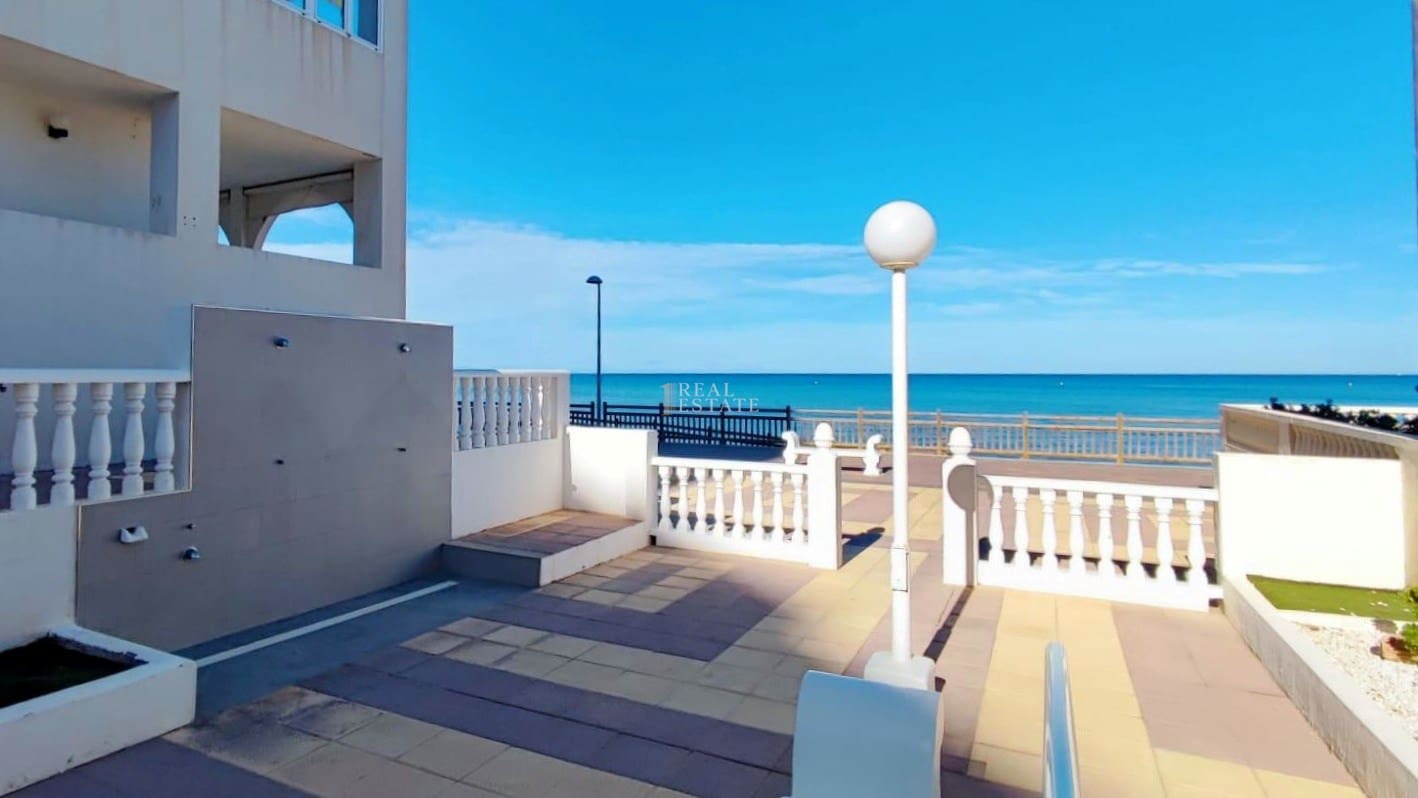 2 chambre Appartement à vendre à La Manga del Mar Menor avec piscine garage - 160 000 € (Ref: 9575130)