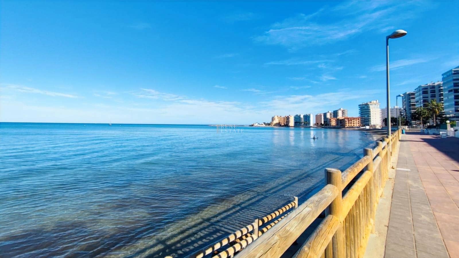 2 chambre Appartement à vendre à La Manga del Mar Menor avec piscine garage - 160 000 € (Ref: 9575130)