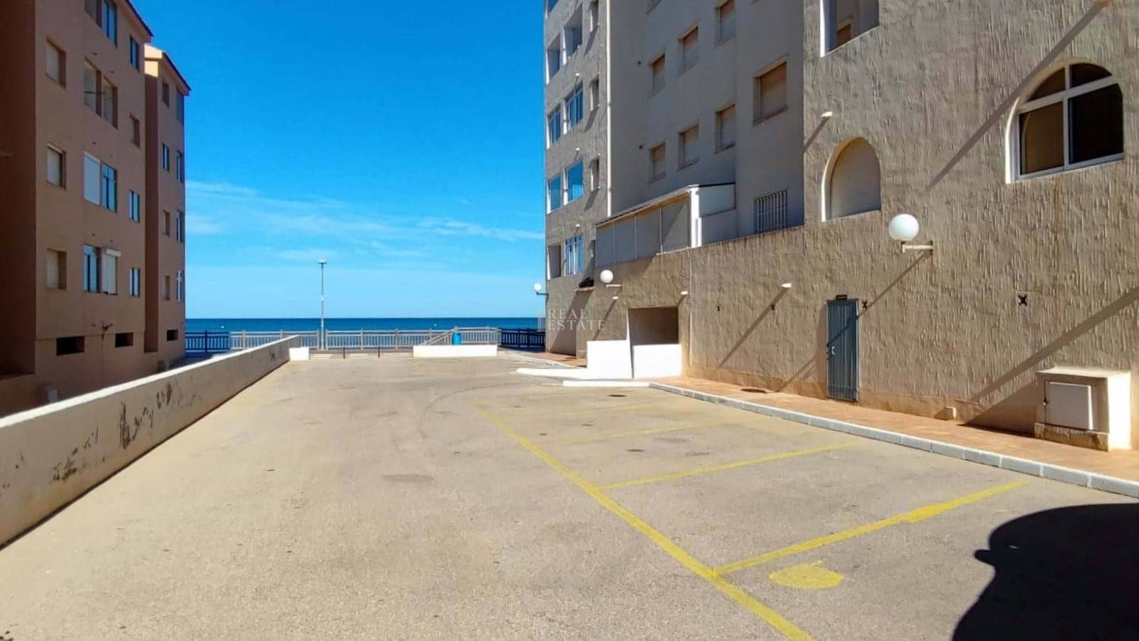 2 chambre Appartement à vendre à La Manga del Mar Menor avec piscine garage - 160 000 € (Ref: 9575130)