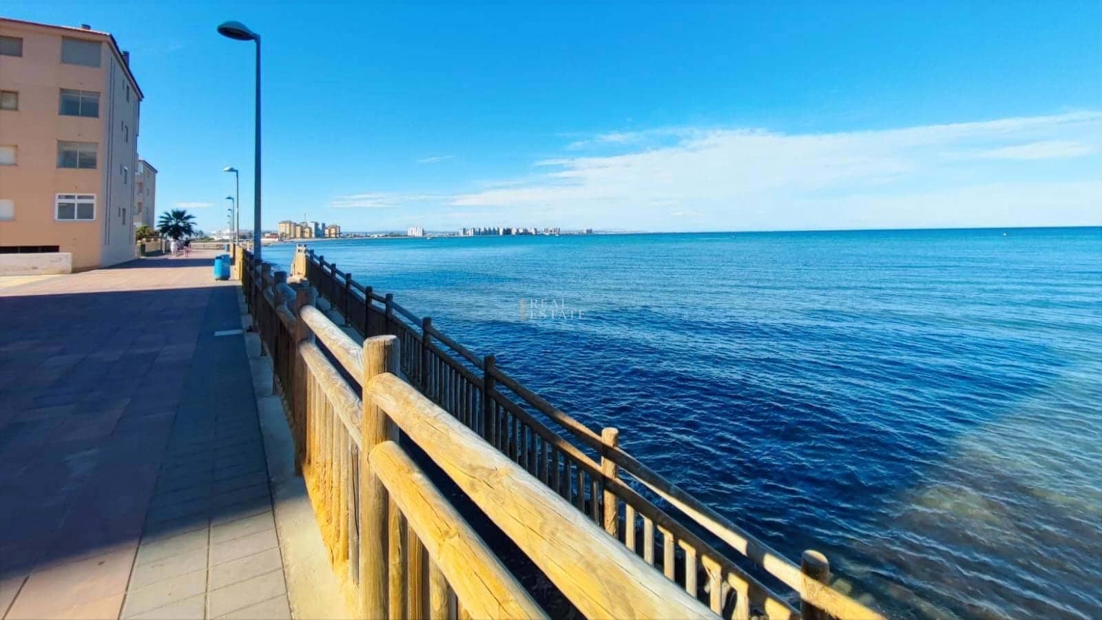 2 chambre Appartement à vendre à La Manga del Mar Menor avec piscine garage - 160 000 € (Ref: 9575130)