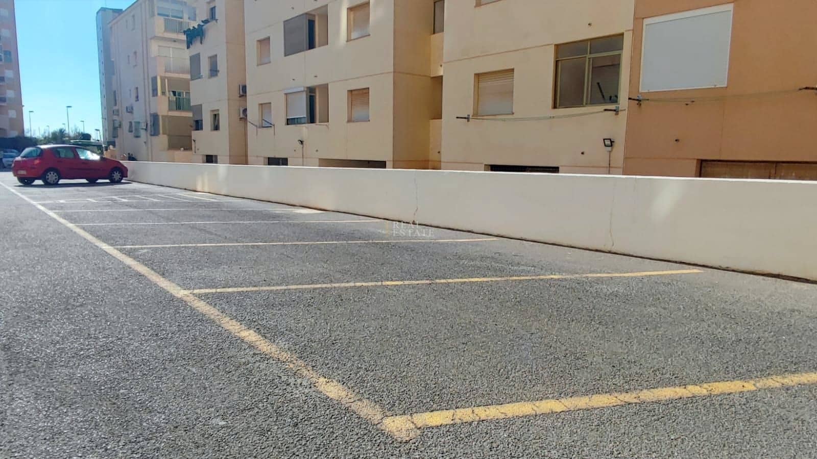 2 chambre Appartement à vendre à La Manga del Mar Menor avec piscine garage - 160 000 € (Ref: 9575130)