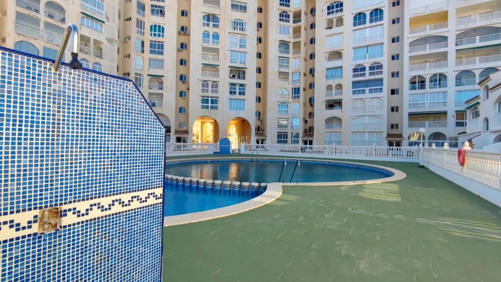 2 chambre Appartement à vendre à La Manga del Mar Menor avec piscine garage - 160 000 € (Ref: 9575130)