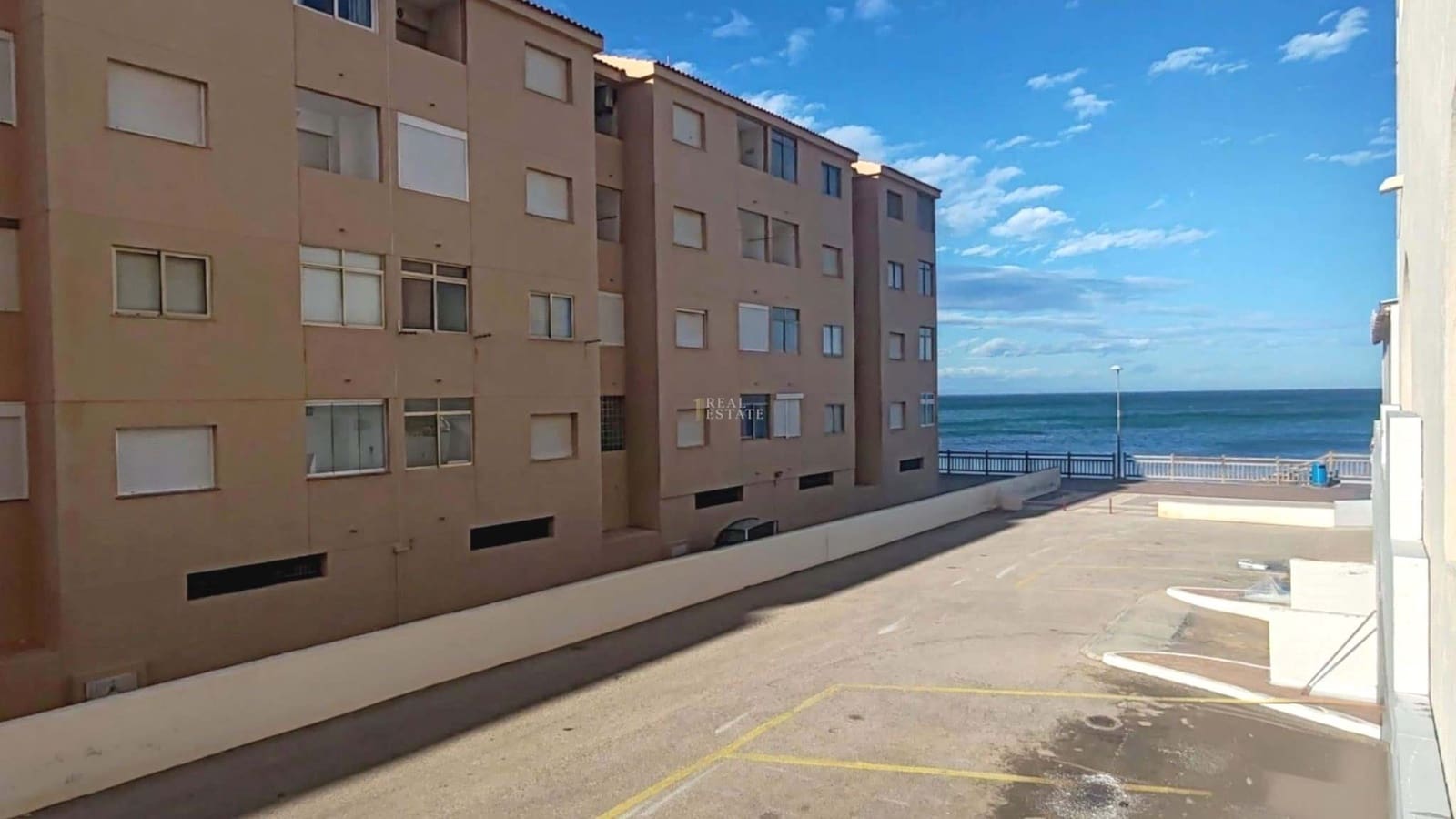 2 chambre Appartement à vendre à La Manga del Mar Menor avec piscine garage - 160 000 € (Ref: 9575130)