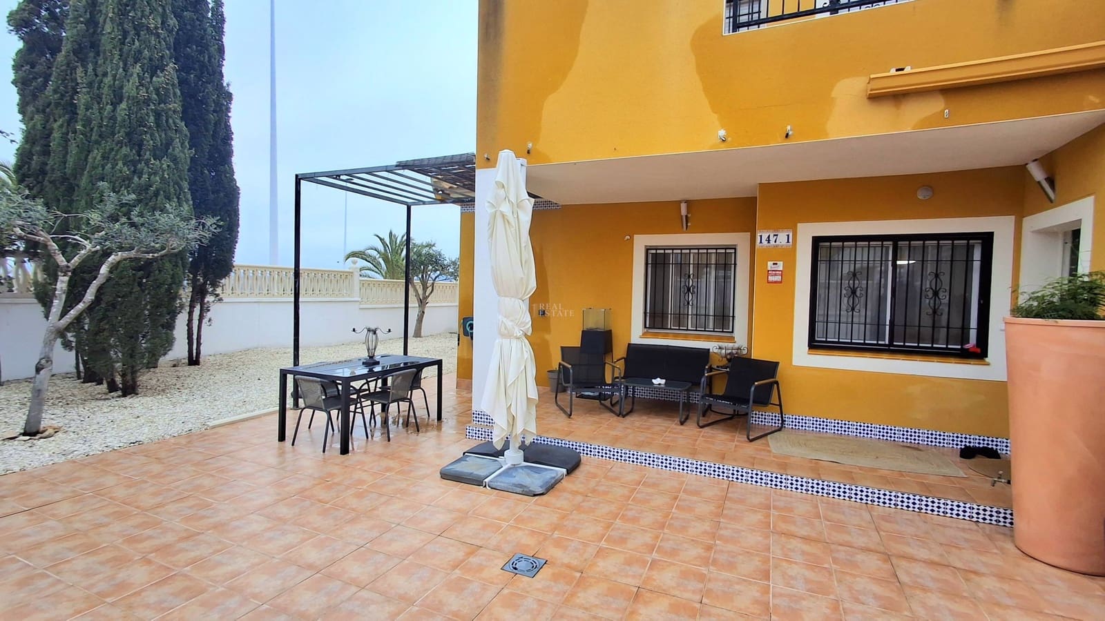 3 sypialnia Bungalow na sprzedaż w Elche / Elx z basenem garażem - 360 000 € (Ref: 9575131)