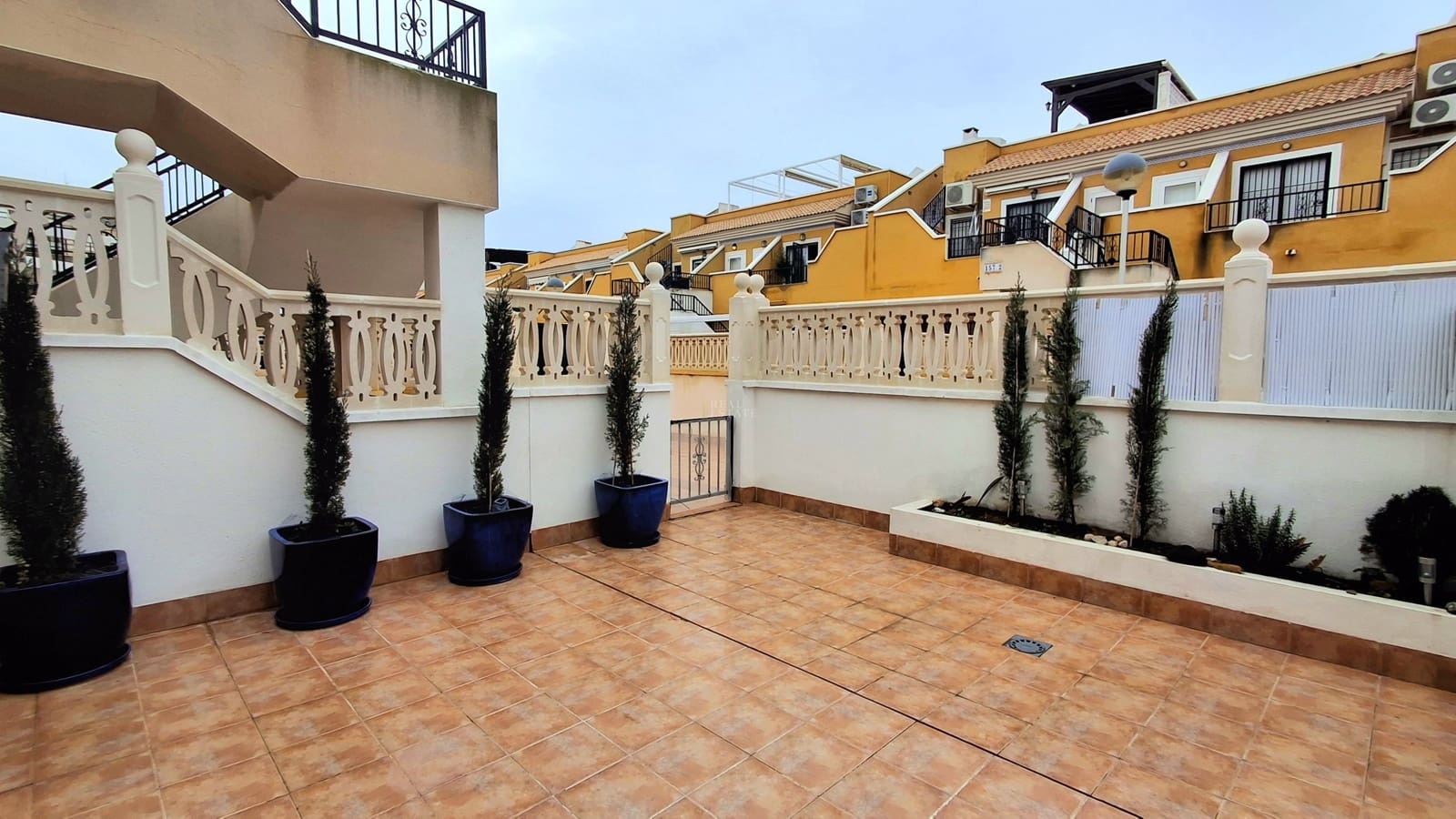 3 sypialnia Bungalow na sprzedaż w Elche / Elx z basenem garażem - 360 000 € (Ref: 9575131)