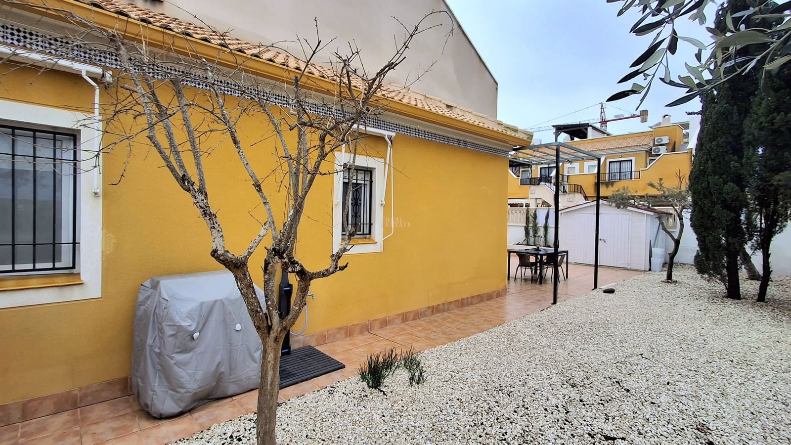3 sypialnia Bungalow na sprzedaż w Elche / Elx z basenem garażem - 360 000 € (Ref: 9575131)