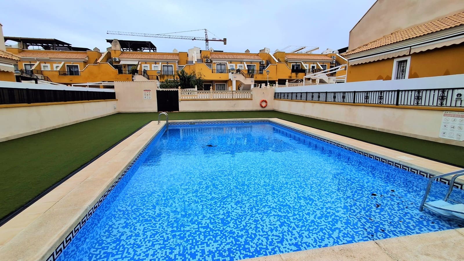 3 sypialnia Bungalow na sprzedaż w Elche / Elx z basenem garażem - 360 000 € (Ref: 9575131)