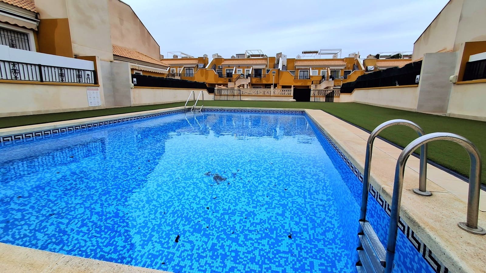 3 sypialnia Bungalow na sprzedaż w Elche / Elx z basenem garażem - 360 000 € (Ref: 9575131)