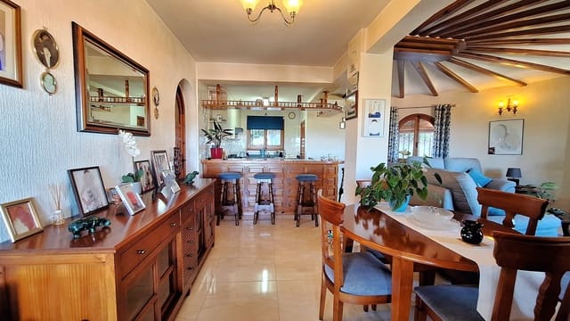 4 bedroom Villa for sale in Orba with pool garage - € 449,950 (Ref: 9583427)