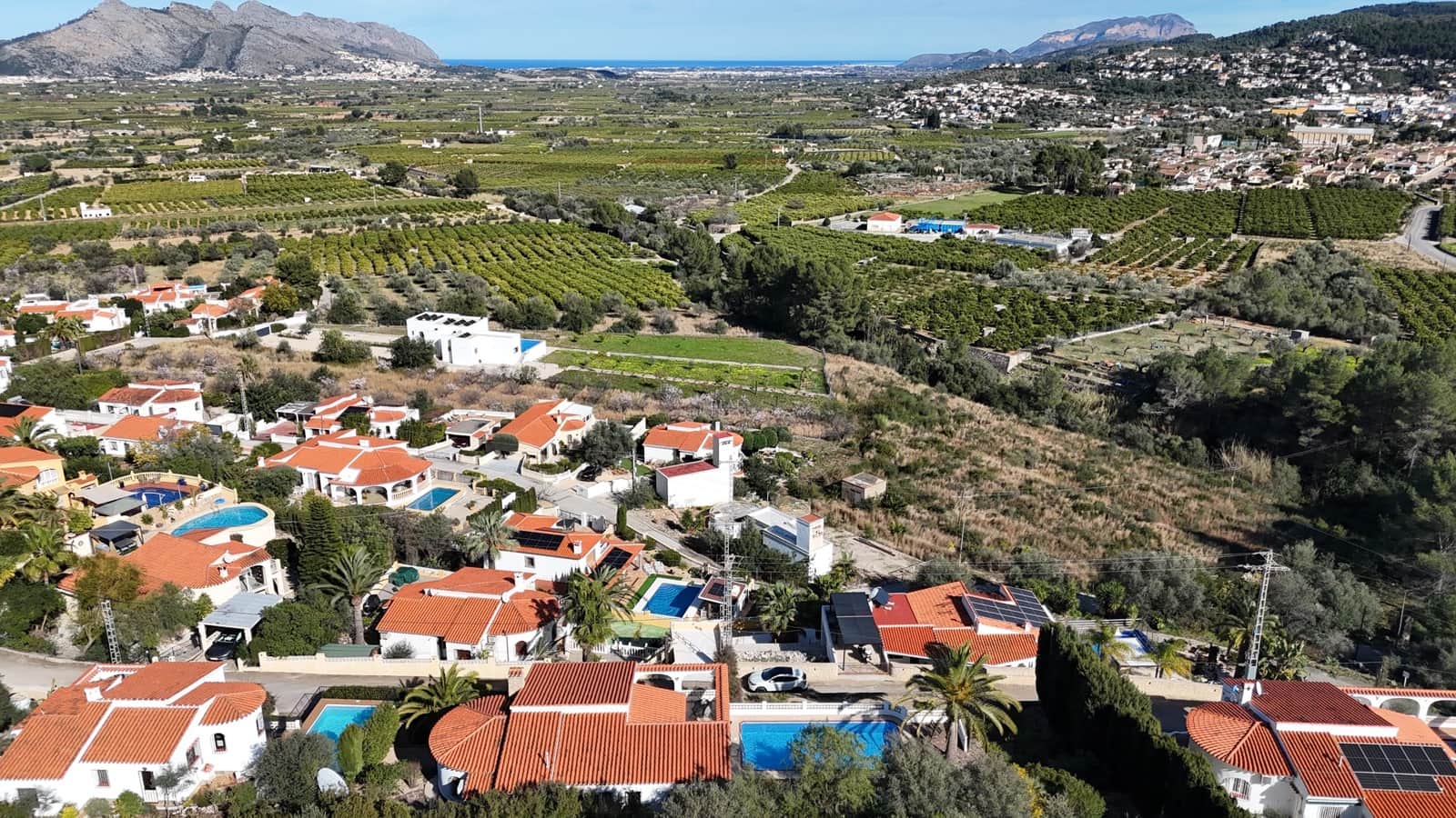 4 bedroom Villa for sale in Orba with pool garage - € 449,950 (Ref: 9583427)