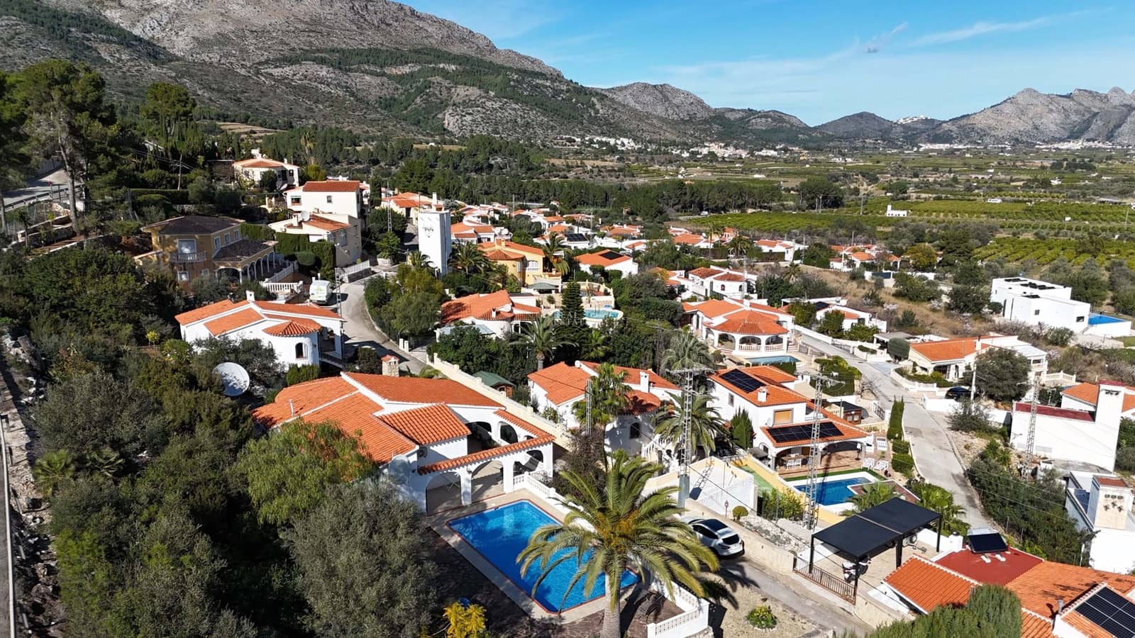 4 bedroom Villa for sale in Orba with pool garage - € 449,950 (Ref: 9583427)