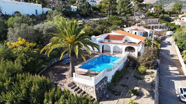 4 bedroom Villa for sale in Orba with pool garage - € 449,950 (Ref: 9583427)