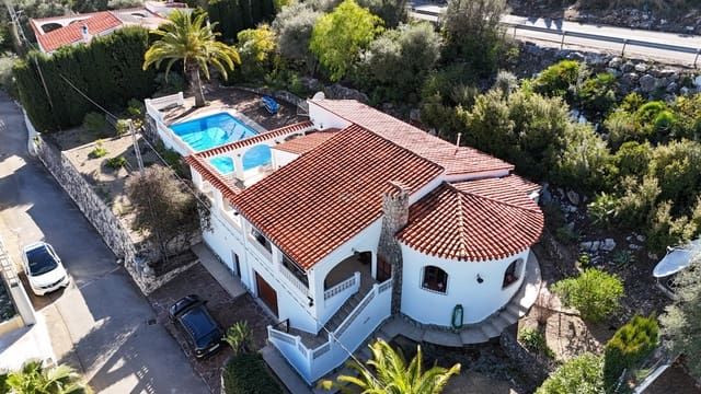 4 bedroom Villa for sale in Orba with pool garage - € 449,950 (Ref: 9583427)
