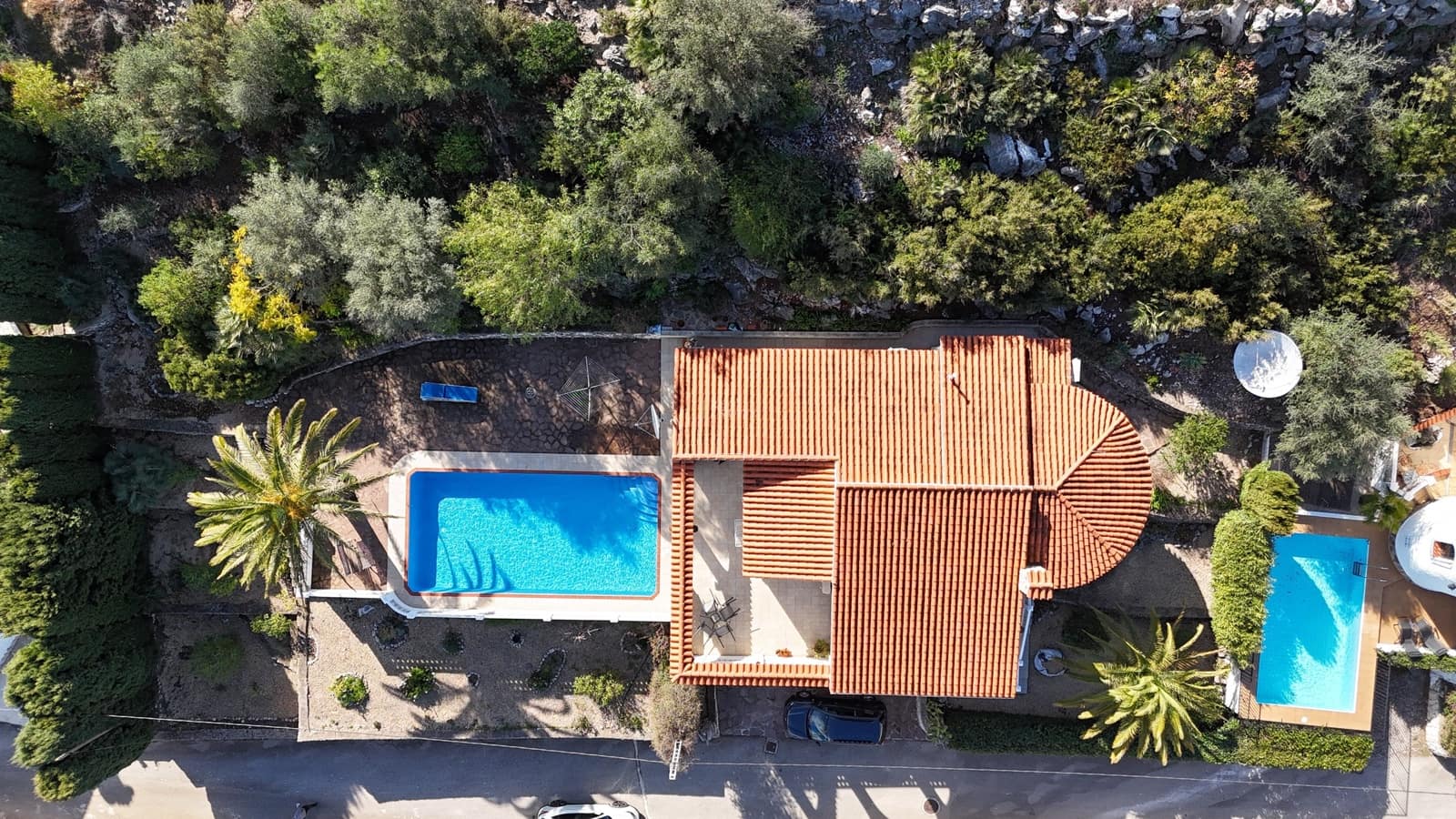 4 bedroom Villa for sale in Orba with pool garage - € 449,950 (Ref: 9583427)