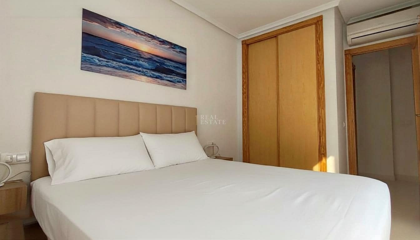 1 quarto Apartamento para venda em La Manga del Mar Menor com piscina garagem - 135 000 € (Ref: 9585058)