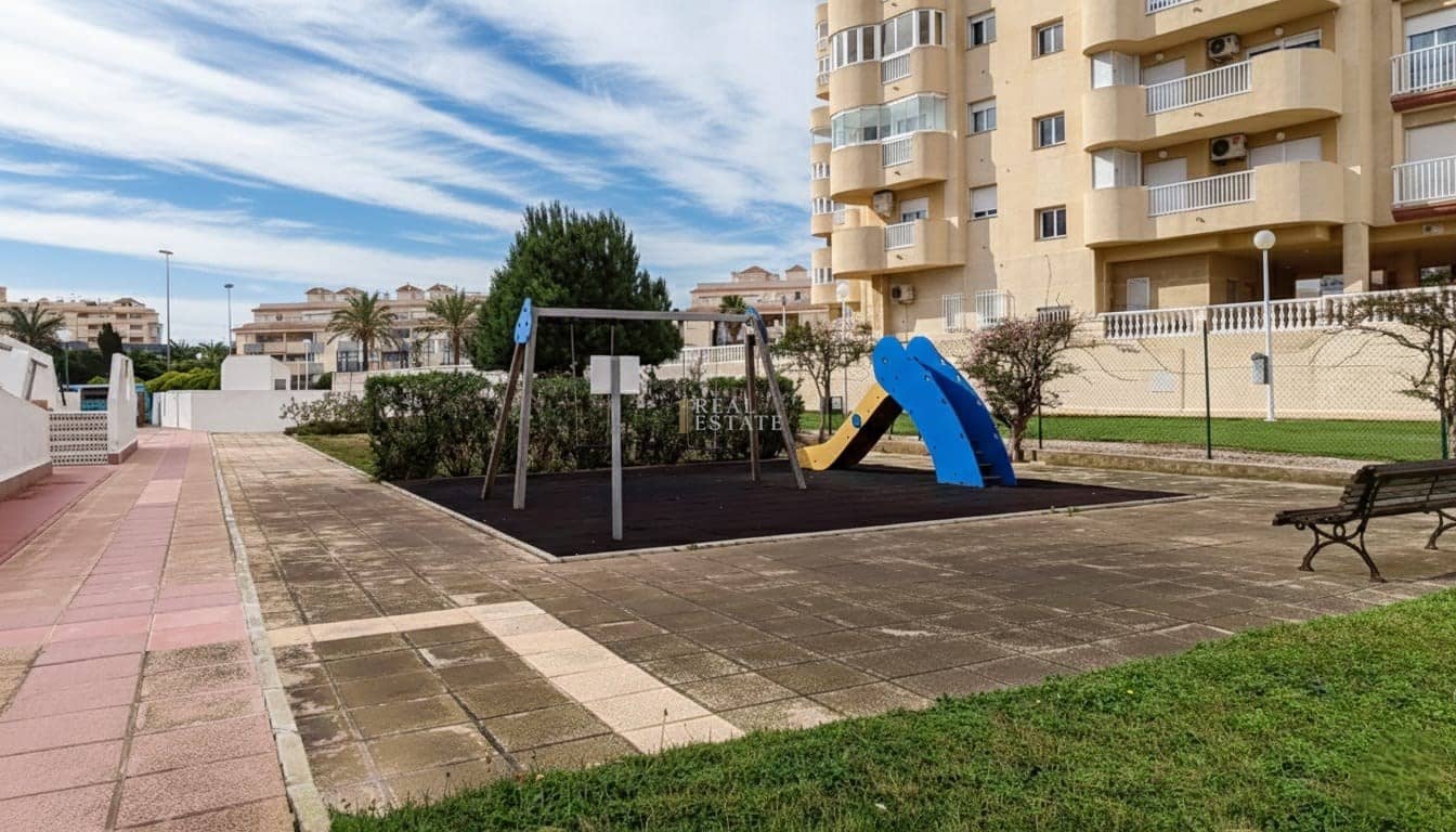 2 chambre Appartement à vendre à La Manga del Mar Menor avec piscine garage - 149 500 € (Ref: 9585206)