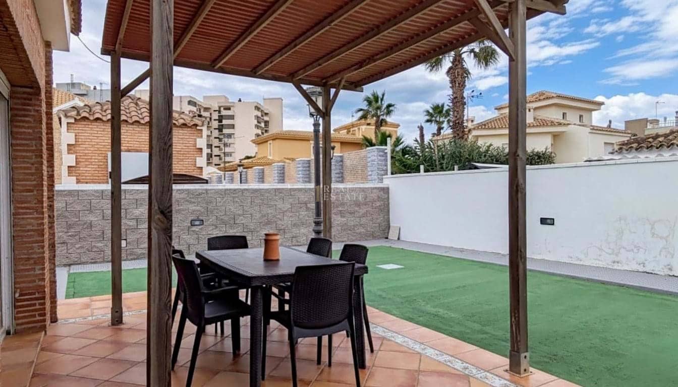4 quarto Moradia para venda em La Manga del Mar Menor com garagem - 565 000 € (Ref: 9591960)