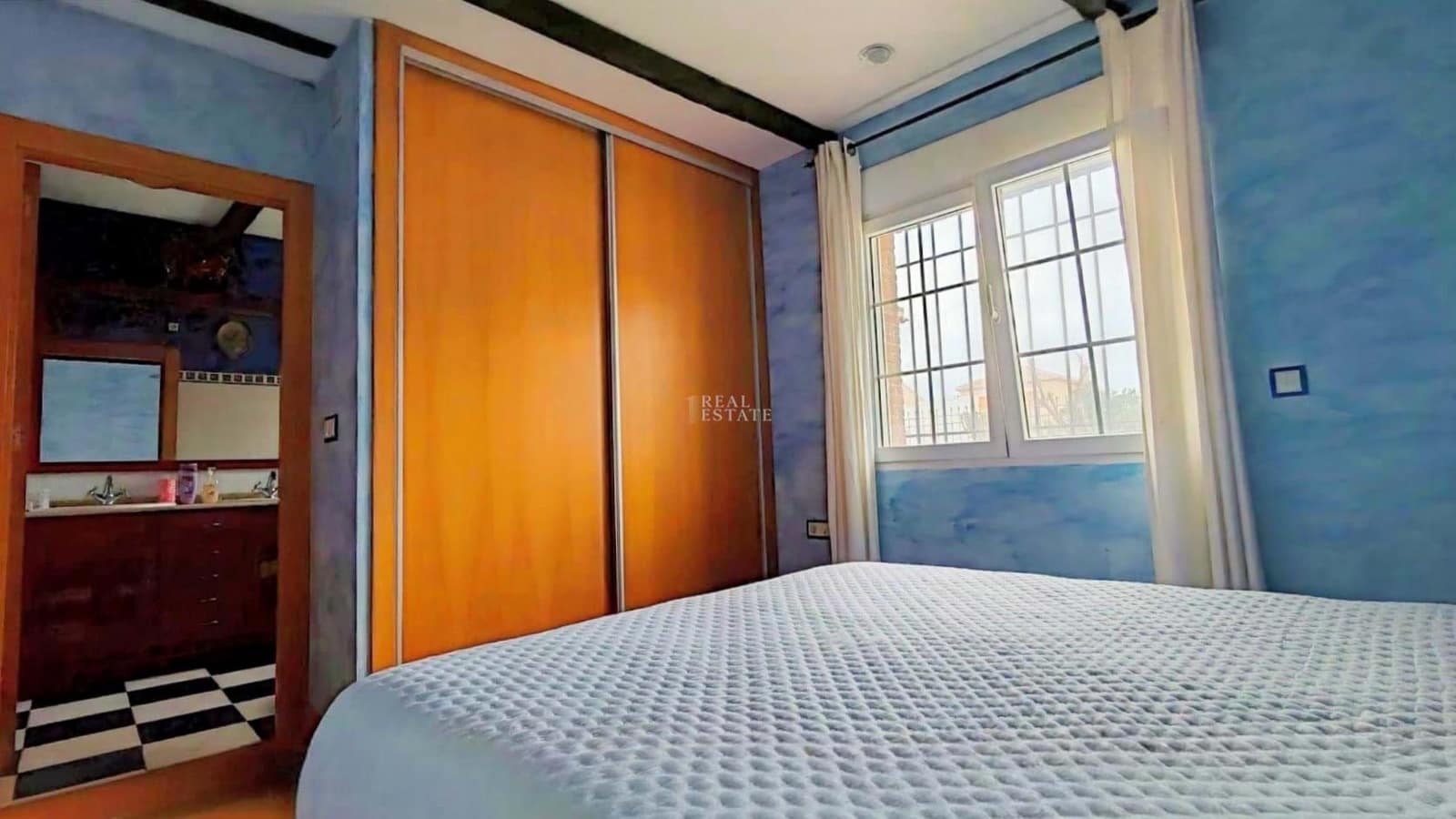 4 quarto Moradia para venda em La Manga del Mar Menor com garagem - 565 000 € (Ref: 9591960)