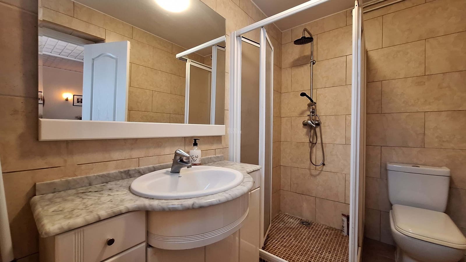 3 makuuhuone Huvila myytävänä paikassa Barx mukana uima-altaan 
autotalli - 345 000 € (Ref: 9598399)