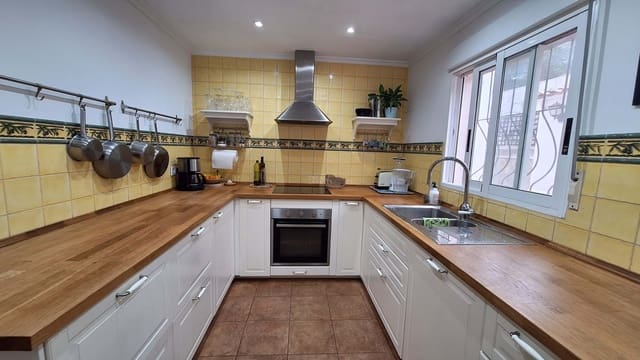 3 makuuhuone Huvila myytävänä paikassa Barx mukana uima-altaan 
autotalli - 345 000 € (Ref: 9598399)