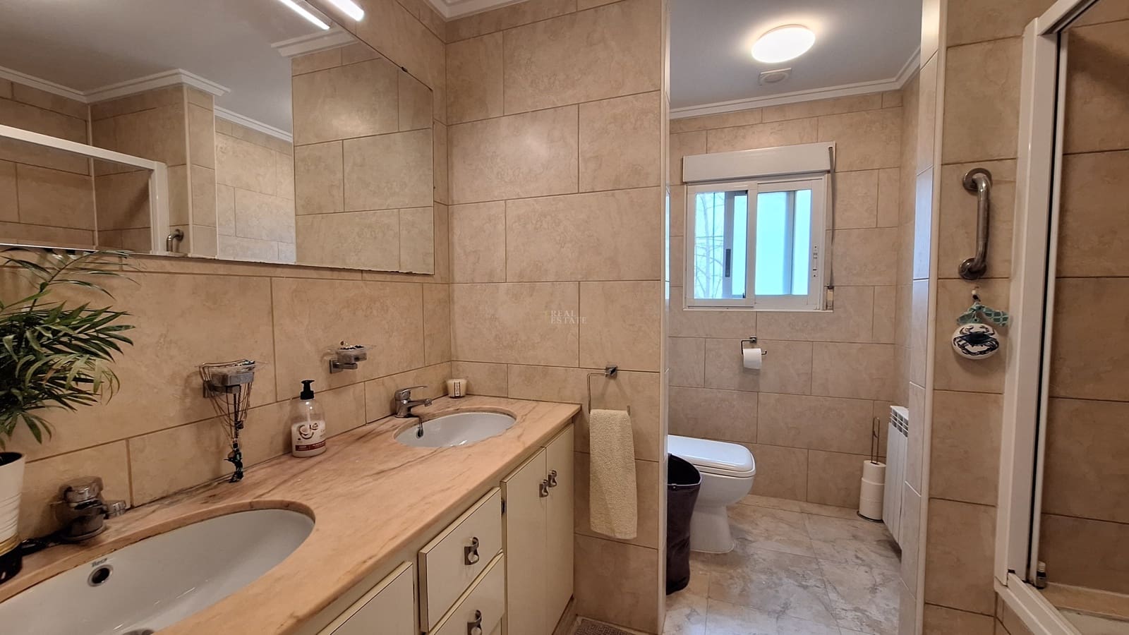 3 makuuhuone Huvila myytävänä paikassa Barx mukana uima-altaan 
autotalli - 345 000 € (Ref: 9598399)