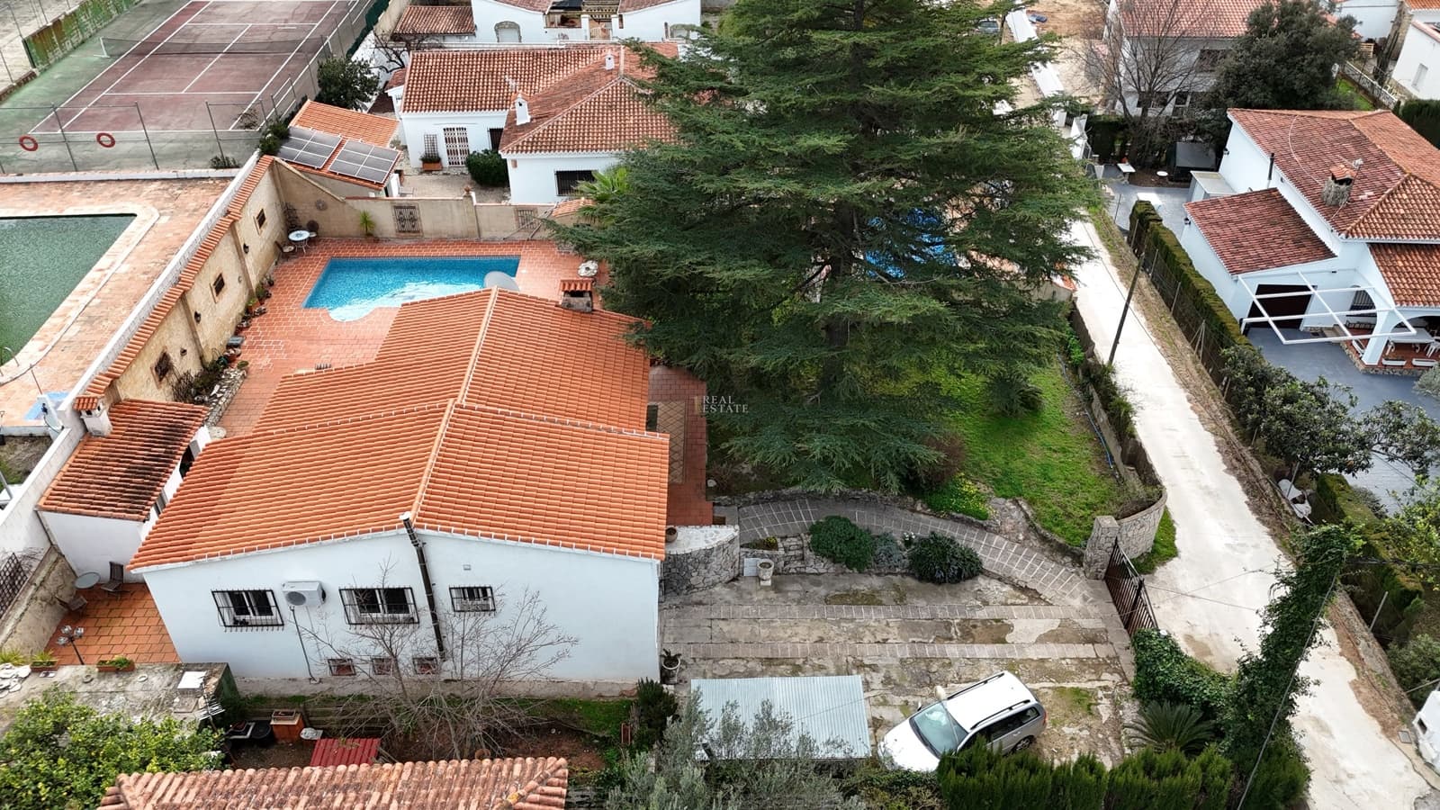 3 makuuhuone Huvila myytävänä paikassa Barx mukana uima-altaan 
autotalli - 345 000 € (Ref: 9598399)