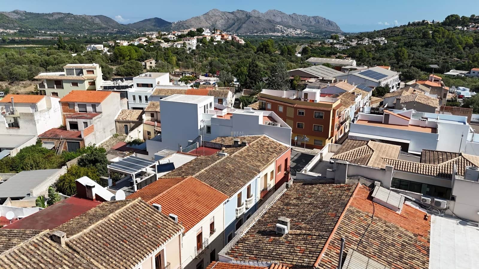 Casa de 3 habitaciones en Orba en venta - 350.000 € (Ref: 9603232)