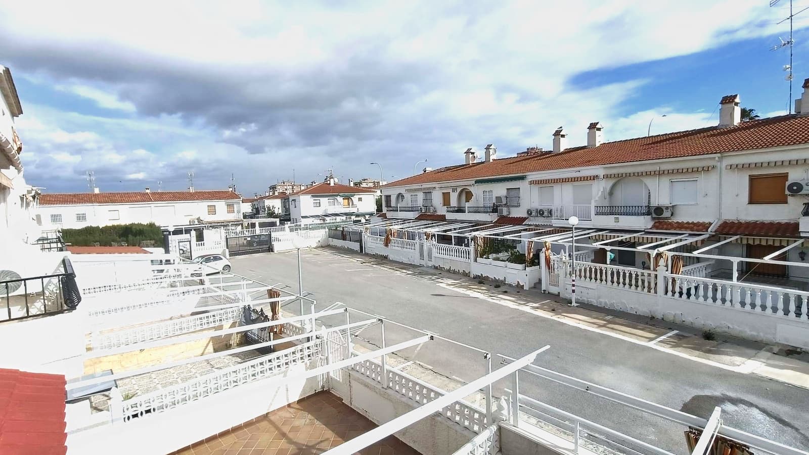 2 sovrum Bungalow till salu i Santa Pola med garage - 295 000 € (Ref: 9603646)