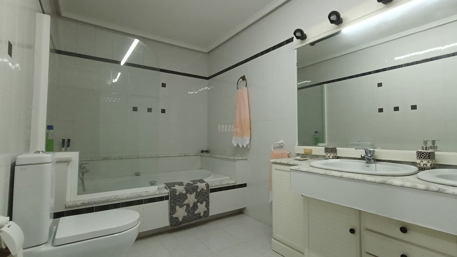 Chalet de 5 habitaciones en Elche / Elx en venta con garaje - 395.000 € (Ref: 9614491)