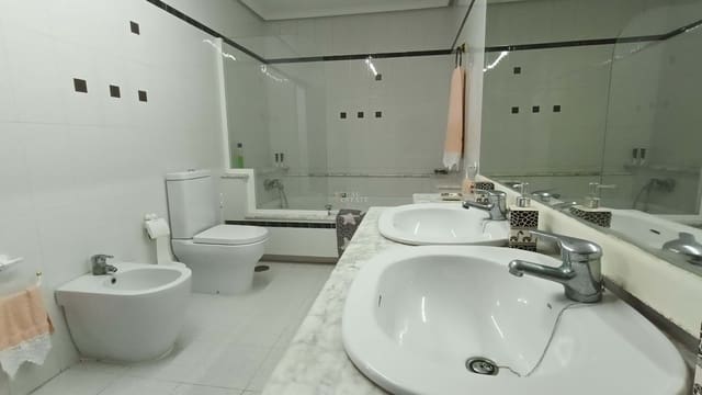 5 makuuhuone Huvila myytävänä paikassa Elche / Elx mukana 
autotalli - 395 000 € (Ref: 9614491)