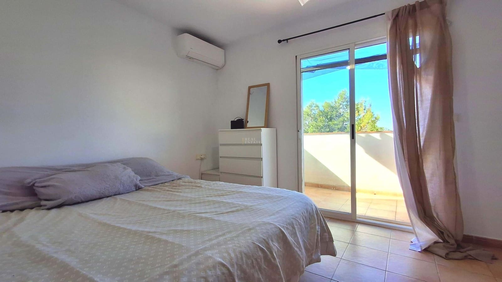 2 makuuhuone Huoneisto myytävänä paikassa Elche / Elx mukana uima-altaan 
autotalli - 280 000 € (Ref: 9618741)