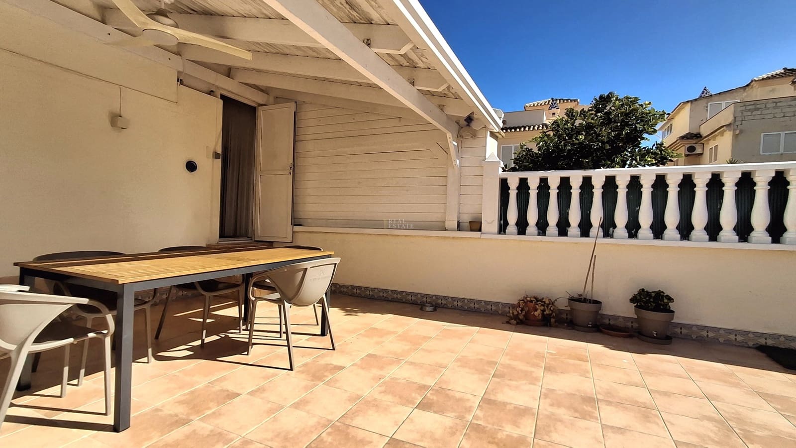 2 makuuhuone Huoneisto myytävänä paikassa Elche / Elx mukana uima-altaan 
autotalli - 280 000 € (Ref: 9618741)