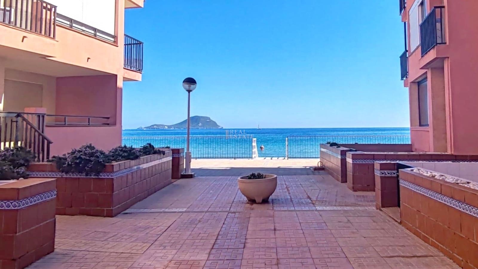 2 soveværelse Lejlighed til salg i La Manga del Mar Menor med garage - € 135.000 (Ref: 9624286)