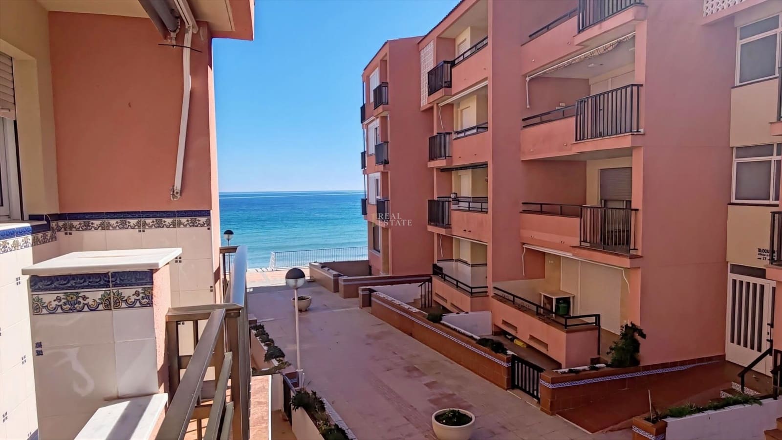 2 soveværelse Lejlighed til salg i La Manga del Mar Menor med garage - € 135.000 (Ref: 9624286)