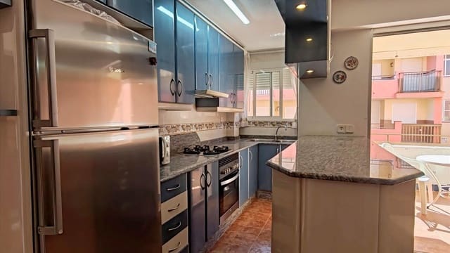 2 soveværelse Lejlighed til salg i La Manga del Mar Menor med garage - € 135.000 (Ref: 9624286)