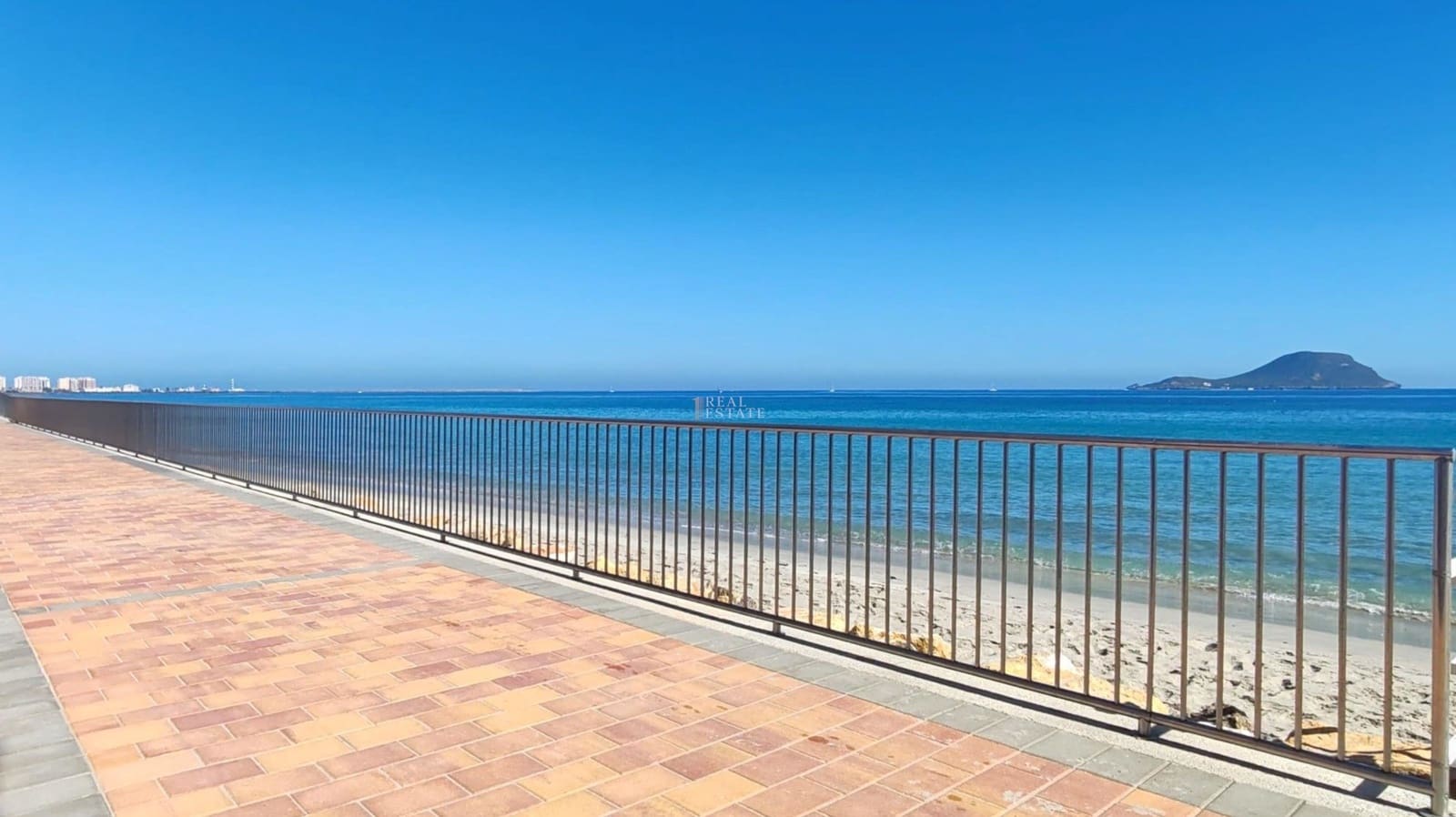 2 soveværelse Lejlighed til salg i La Manga del Mar Menor med garage - € 135.000 (Ref: 9624286)