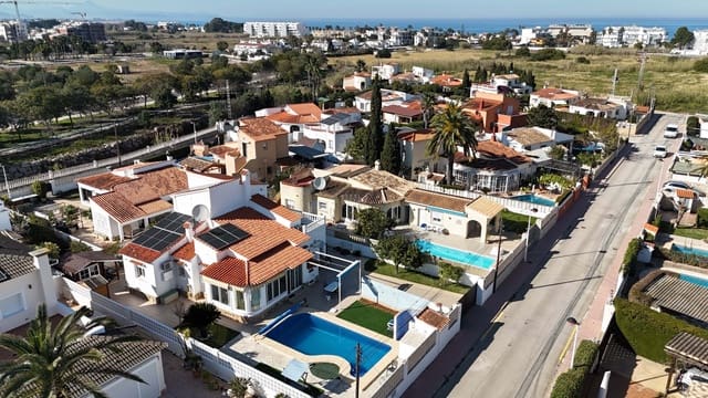 4 bedroom Villa for sale in Els Poblets with pool - € 575,000 (Ref: 9626940)
