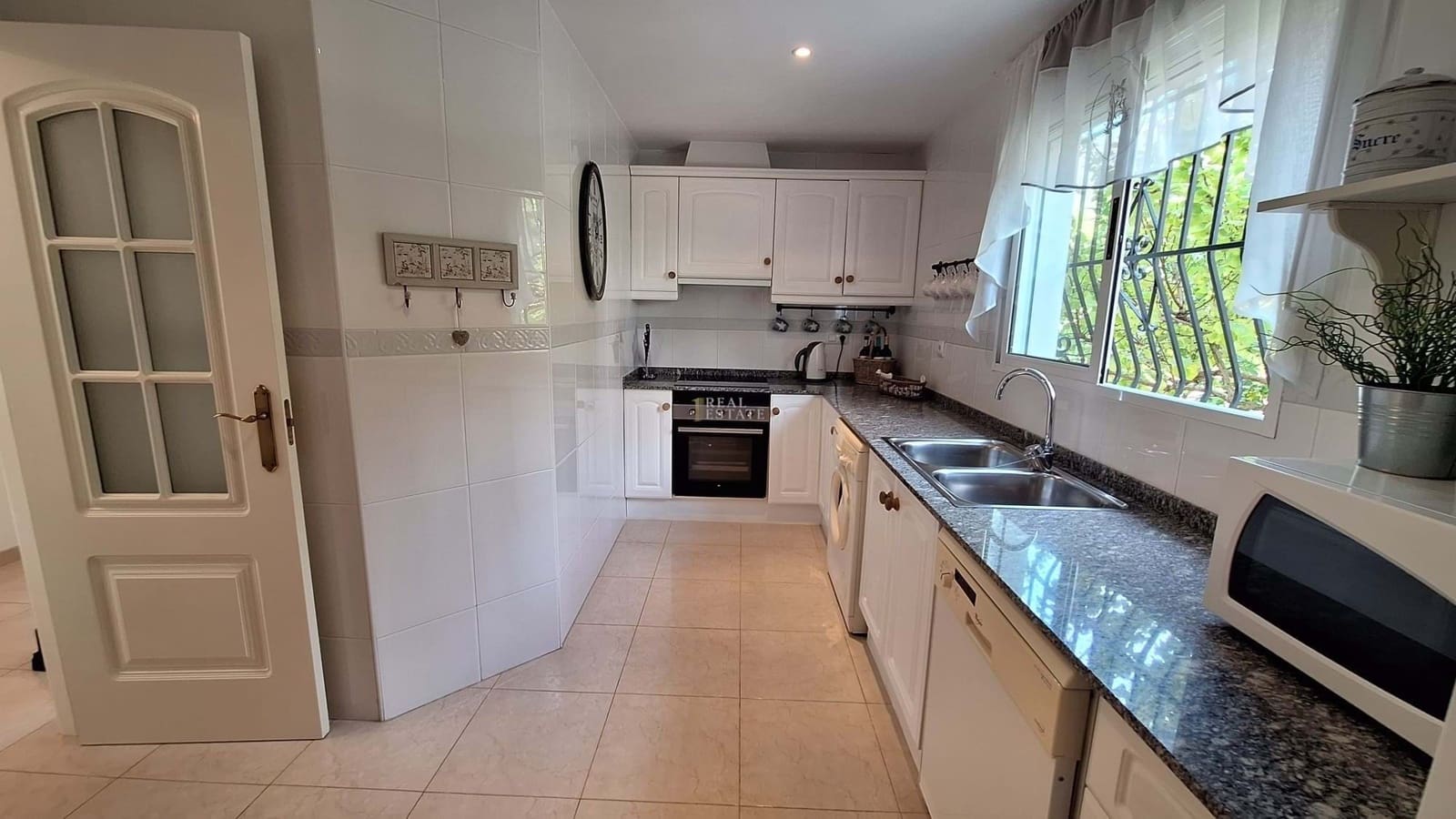 Chalet de 4 habitaciones en Barx en venta con piscina garaje - 399.000 € (Ref: 9629433)