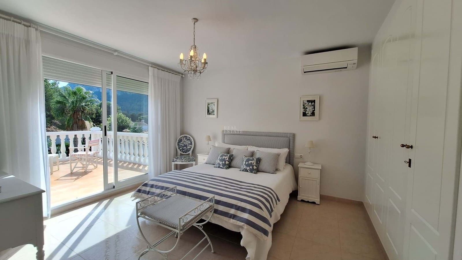 Chalet de 4 habitaciones en Barx en venta con piscina garaje - 399.000 € (Ref: 9629433)